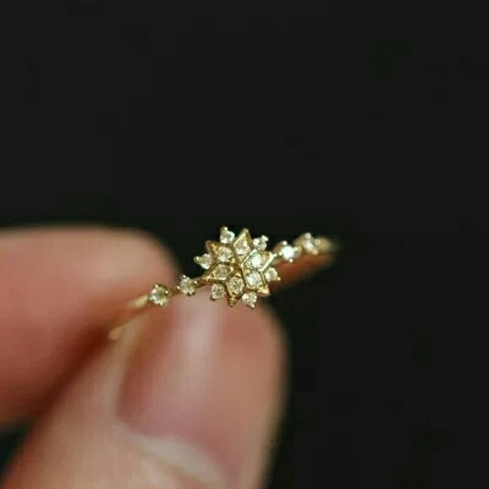 🆕️ ❄Snowflake crystal flower ring - Picture 3 of 8